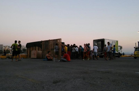 <p>Campamento de refugiados en el puerto del Pireo.</p>