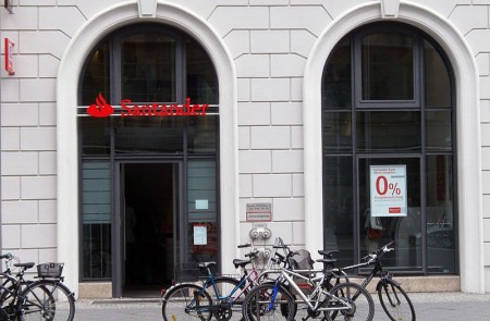 <p>Sucursal del Banco Santander en Berlín.</p>