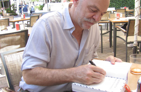 <p>Martín Caparrós dedica su libro a un lector. </p>