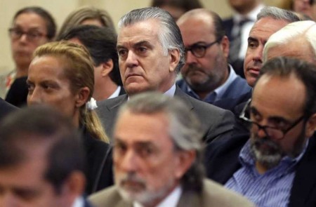 <p>Francisco Correa, Luis Bárcenas y otros acusados durante el juicio por la trama Gürtel. </p>