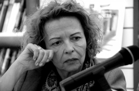 <p>La directora literaria de Lumen, Silvia Querini, durante una conferencia en la Librería Picasso de Almería. </p>