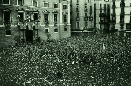 <p>La Banda Municipal de Barcelona participa en la proclamación de la II República en Barcelona el 14 de abril de 1931.</p>