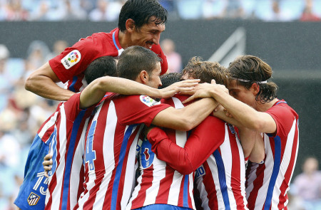 <p>Stefan Savic celebrando un gol del Atlético de Madrid junto a sus compañeros.</p>
