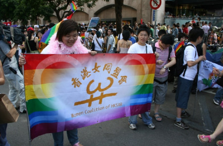 <p>Integrantes de la coalición de mujeres HKSAR participan en la marcha del Orgullo Gay de Taipei en 2005.</p>