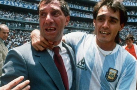 <p>Carlos Bilardo, festejando el campeonato del Mundo, en México, en 1986.</p>