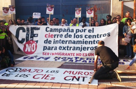<p>Concentración en Valencia del colectivo CIEs No, en 2015.</p>