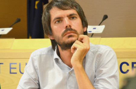 <p>Ernest Urtasun, de Iniciativa per Catalunya, durante una rueda de prensa.</p>