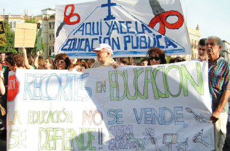 <p>Manifestación el 7 de junio de 2012 en Sevilla en protesta por la subida de tasas en educación. </p>