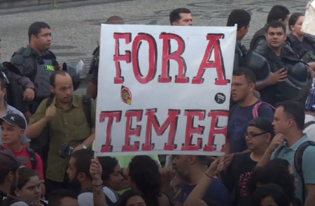 <p>Pancarta contra Temer en las protestas por la aprobación del techo de gasto público en Brasil. </p>