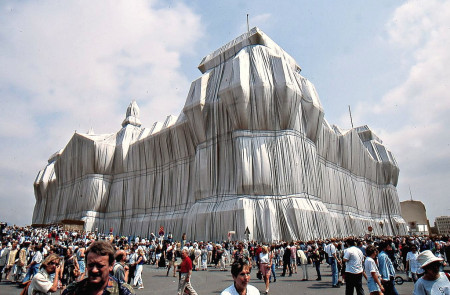 <p>El Reichstag forrado, instalación de Christo y Jeanne-Claude, 1995.</p>