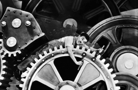 <p>Fotograma de la película ‘Tiempos modernos’ (1936). / <strong>Charles Chaplin</strong></p>