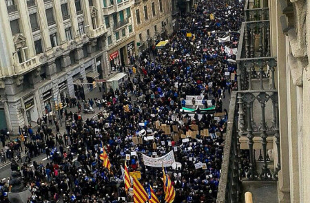 <p>La manifestación de ayer en Barcelona pidiendo la acogida de los refugiados</p>