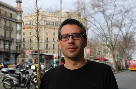<p>El periodista Ander Izaguirre en Barcelona </p>