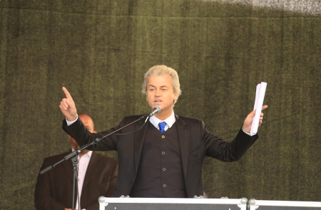 <p>Geert Wilders pronuncia un discurso en un acto del movimiento alemán Pegida en abril de 2015</p>