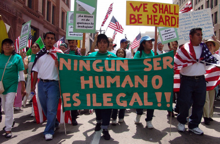 <p>Marcha por los derechos de los inmigrantes en el centro de Los Ángeles el 1 de mayo  2006.</p>