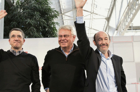 <p>Patxi López, junto a Felipe González y Alfredo Pérez Rubalcaba, en un acto de apoyo a la candidatura de Rubalcaba para la secretaría general del PSOE en 2012.</p>