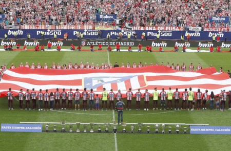 <p>Homenaje de jugadores y afición en la despedida del Estadio Vicente Calderón. </p>