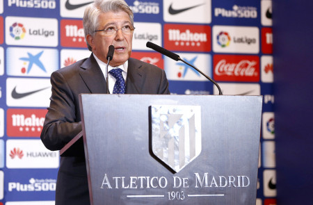 <p>Enrique Cerezo, presidente del Atlético de Madrid, en un acto de presentación de nuevos jugadores. Julio de 2016. </p>