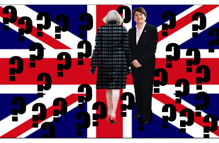 <p>Fotomontaje con Theresa May de espaldas y la líder Arlene Foster. </p>