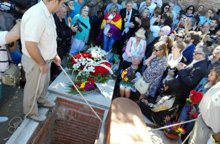 <p>Entierro de Timoteo Mendieta en el Cementerio Civil de Madrid.</p>