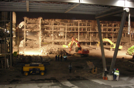 <p>Parking de la T4 del Aeropuerto de Barajas, días después del atentado de ETA el 30 de diciembre de 2006.</p>