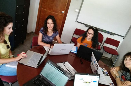 <p>Irene, Cristina, Celia y Marta durante la organización del Campus Tecnológico para chicas</p>