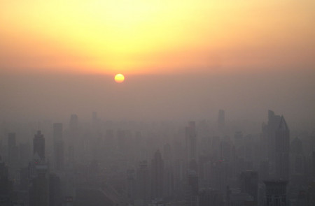 <p>Nube de contaminación sobre la ciudad china de Shanghai. 2008.</p>