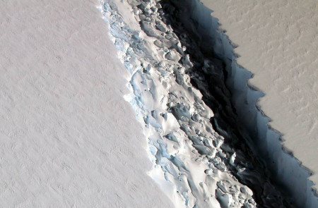 <p>Una gran grieta en la plataforma antártica de hielo Larsen.</p>