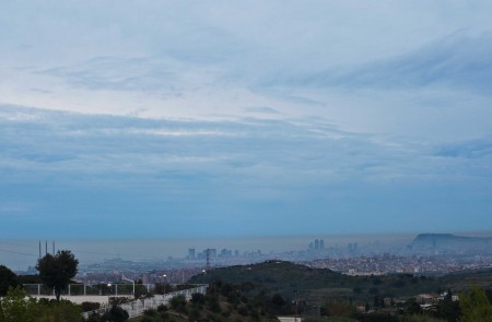 <p>Nube de contaminación sobre la ciudad de Barcelona. 2010.</p>