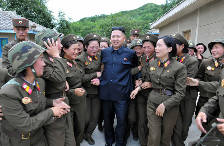 <p>Kim Jong-un visita una unidad  del Ejército del Pueblo Coreano. Foografía sin fecha publicada por la agencia de noticias oficial norcoreana el 24 de agosto de 2012.</p>