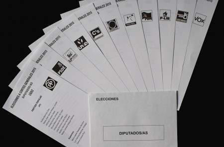 <p>Papeletas electorales para las Elecciones a las Cortes Generales de 2015, por la circunscripción de Cádiz. </p>