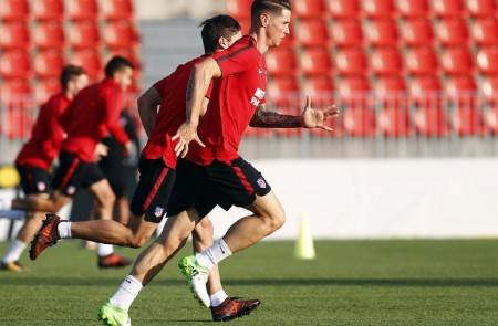 <p>Torres y otros jugadores del Atleti se entrenan en la Ciudad Deportiva Wanda este miércoles 11 de octubre.</p>