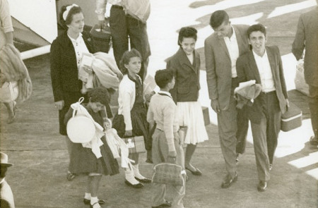 <p>Llegada de un grupo de niños cubanos al aeropuerto de Miami en 1961, dentro de la Operación Peter Pan.</p>