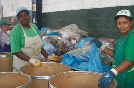 <p>Trabajadoras de la cooperativa de reciclaje Cooper Regiao. </p>
