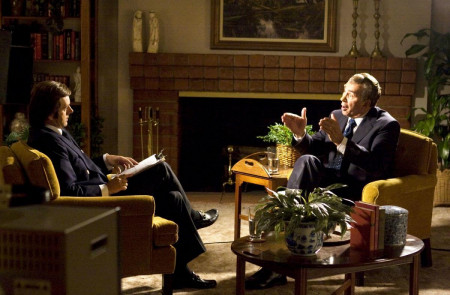 <p>Fotograma de la película <em>Frost/Nixon</em>. Ron Howard, 2008.</p>