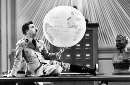 <p>Chaplin, en <em>El gran dictador</em> (1940).</p>