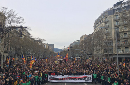 <p>Manifestación en Barcelona a favor de la liberación de los dirigentes políticos catalanes, el 25 de marzo.</p>
