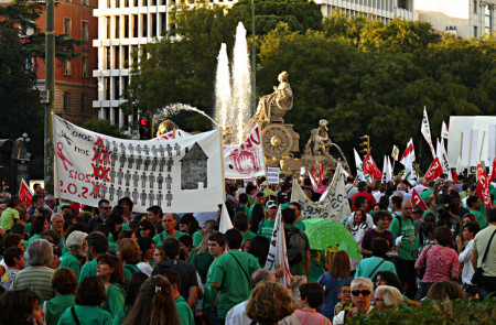 <p>Manifestación de la marea verde en la Plaza de Cibeles, Madrid. 4 de octubre de 2011. </p>