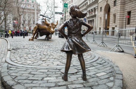 <p>La estatua 'Fearless Girl' de Kristen Visbal en Nueva York. </p>