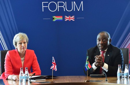 <p>Theresa May y Cyril Ramaphosa.</p>