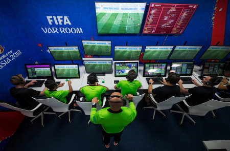<p>Sala del VAR durante el partido Francia – Perú del Mundial de Rusia.</p>