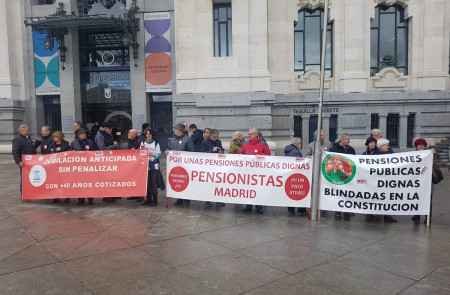 <p>Manifestación por las pensiones dignas frente al Ayuntamiento de Madrid, 8 de abril de 2019.</p>