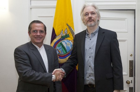<p>El canciller ecuatoriano Ricardo Patiño y Julian Assange en Londres, el 18 de agosto 2014.</p>