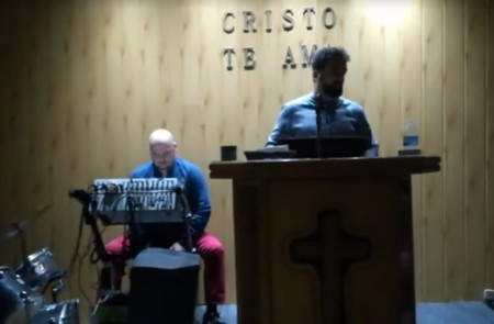 <p>El candidato Gordo en el culto de la iglesia evangélica La Corrala en 2018.</p>