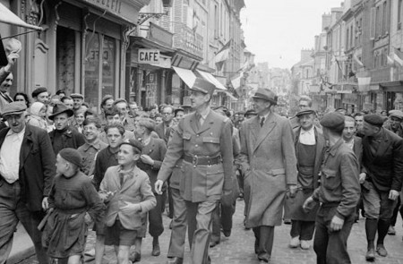 <p>El General de Gaulle en Bayeux, Francia, entre 1939 y 1945.</p>