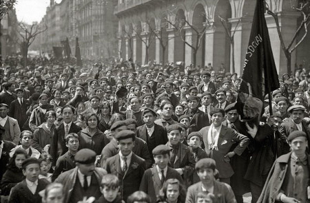 <p>Manifestación sindical por las calles de San Sebastián, en 1922.</p>