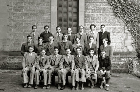 <p>Antiguos alumnos del colegio de Santa María, San Sebastián (1942).</p>