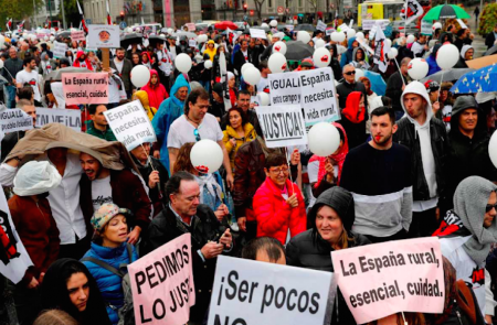 <p>Manifestación contra la despoblación en Madrid en marzo de 2019.</p>