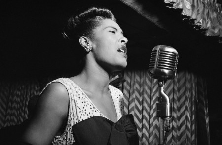 <p>Billie Holiday durante un concierto en el Downbeat club, en Nueva York.</p>