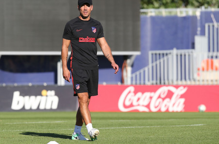 <p>Diego Pablo Simeone durante una sesión de entrenamiento al inicio de la temporada.</p>